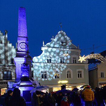 Lichtershow beim Eröffnungsfest der Oberen Altstadt im Dezember 2023. (Foto: ski)