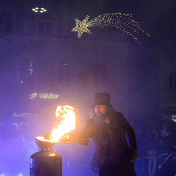 Spektakuläre Feuershow beim Eröffnungsfest der Oberen Altstadt im Dezember 2023. (Foto: ski)