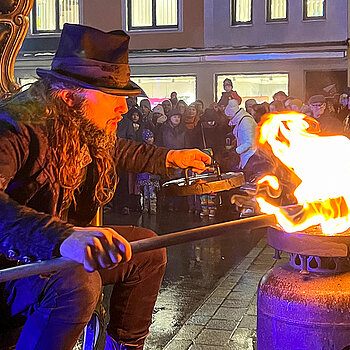 Spektakuläre Feuershow beim Eröffnungsfest der Oberen Altstadt im Dezember 2023. (Foto: ski)
