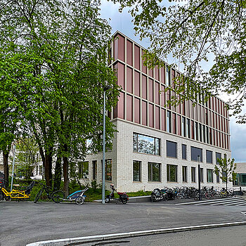 Modernste pädagogische Standards und zugleich eine Wohlfühlatmosphäre bieten die Schulen am SteinPark. (Foto: Stadt Freising)
