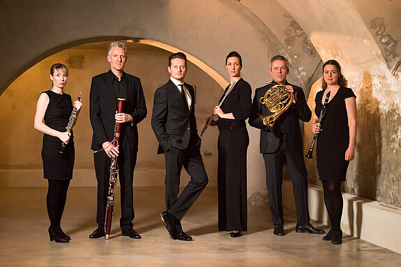 Star-Schaupieler Roman Knižka & das Bläserquintett Opus 45. (Foto: Tom Solo)