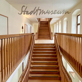 Die neue Haupttreppe führt im ersten Stock zum Stadtmuseum.... (Foto: Stadt Freising)
