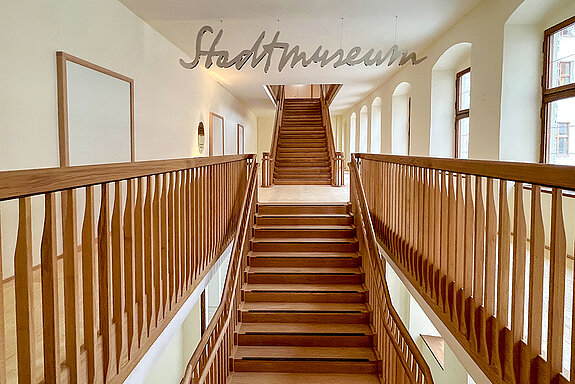 Die neue Haupttreppe führt im ersten Stock zum Stadtmuseum.... (Foto: Stadt Freising)