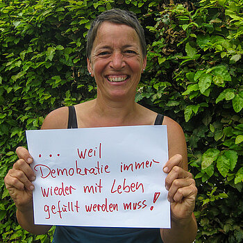 Heide Hoffmann, Sprecherin des Fairen Forums Freising schreibt: Ich bin dabei, weil Demokratie immer wieder mit Leben gefüllt werden muss.