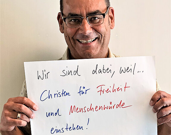 Christian Weigl, Dekan der Evangelisch-Lutherischen Kirche in Freising sagt:  "wir sind dabei, weil Christen für Freiheit und Menschenwürde einstehen"