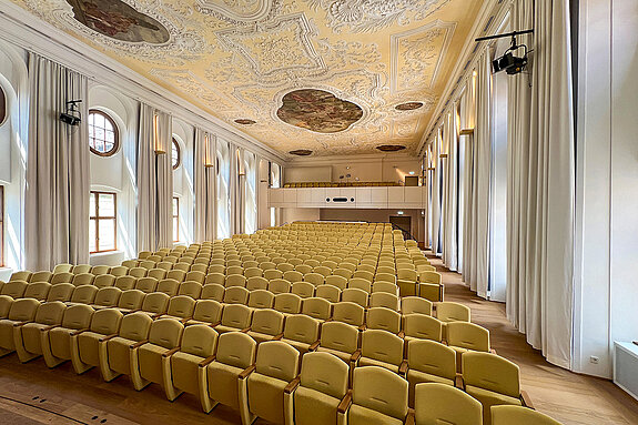 Asamsaal - Blick von der Bühne Richtung Empore. (Foto: ski) Asamsaal - Blick von der Bühne Richtung Empore. (Foto: ski)
